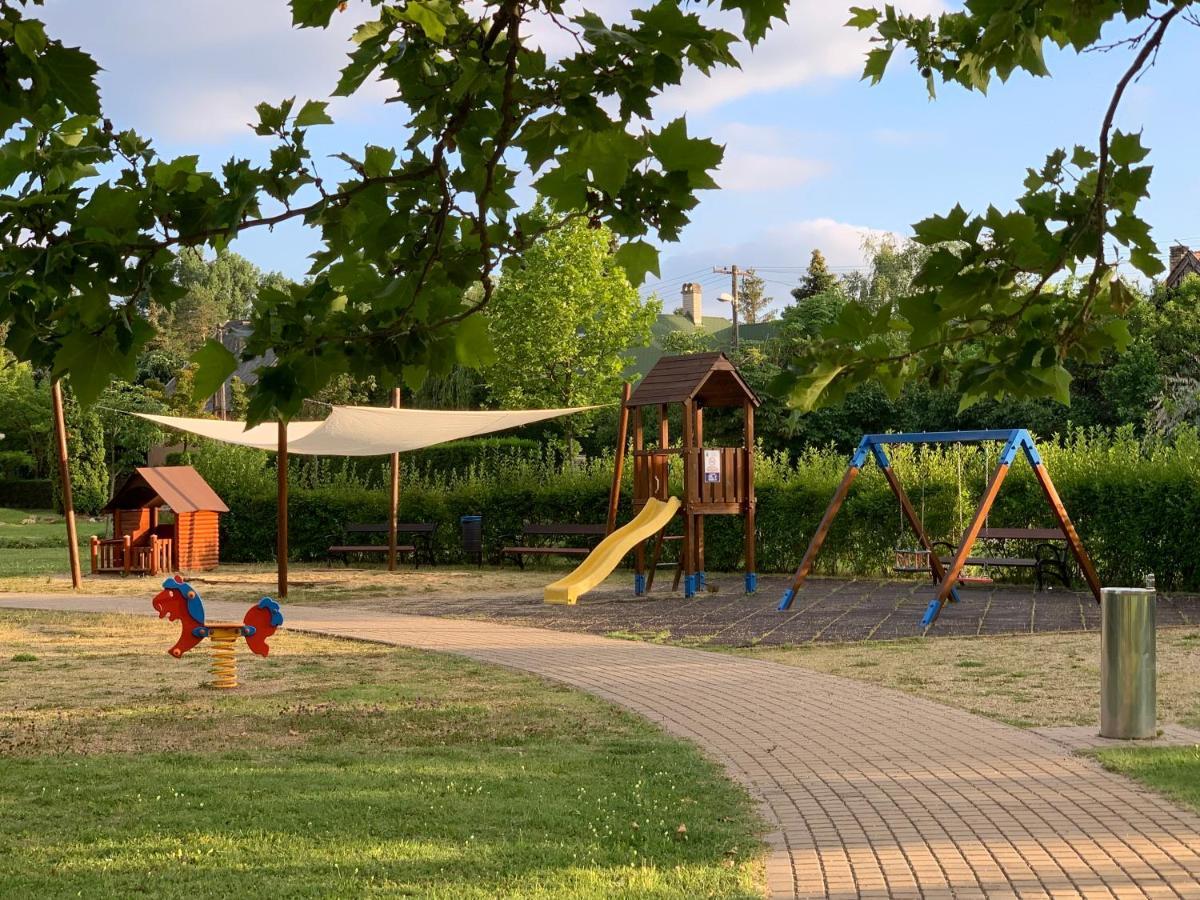 Balatonic Apartman Zamárdi Екстериор снимка